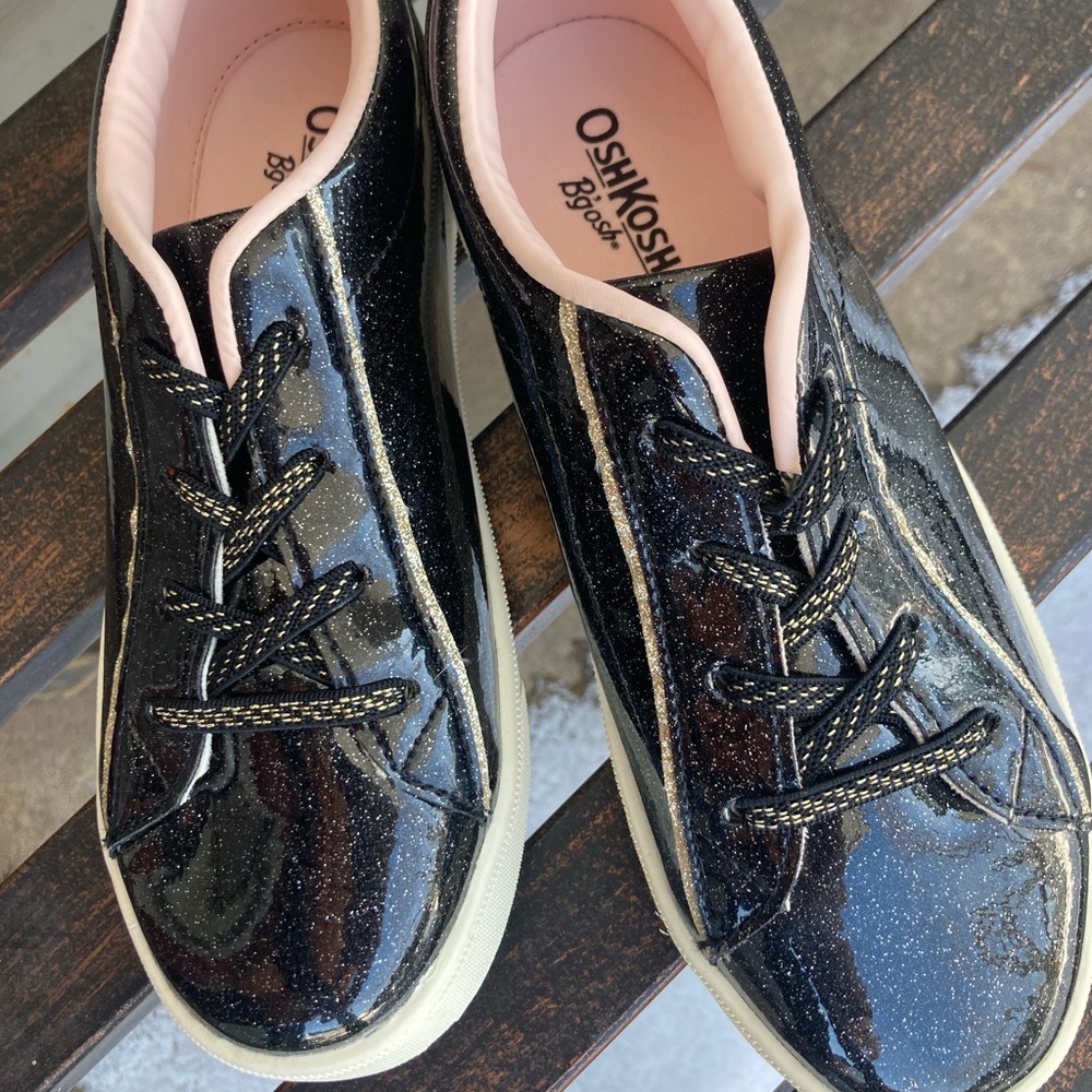Girls Size 3 slip and go shoes.